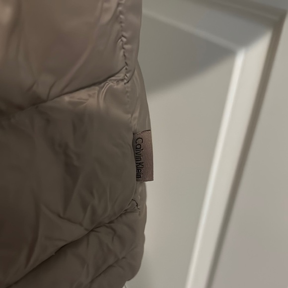 Calvin Klein Brown Puffer Jacket with Chevron Quilting, Down Filled - Picture 2 of 8